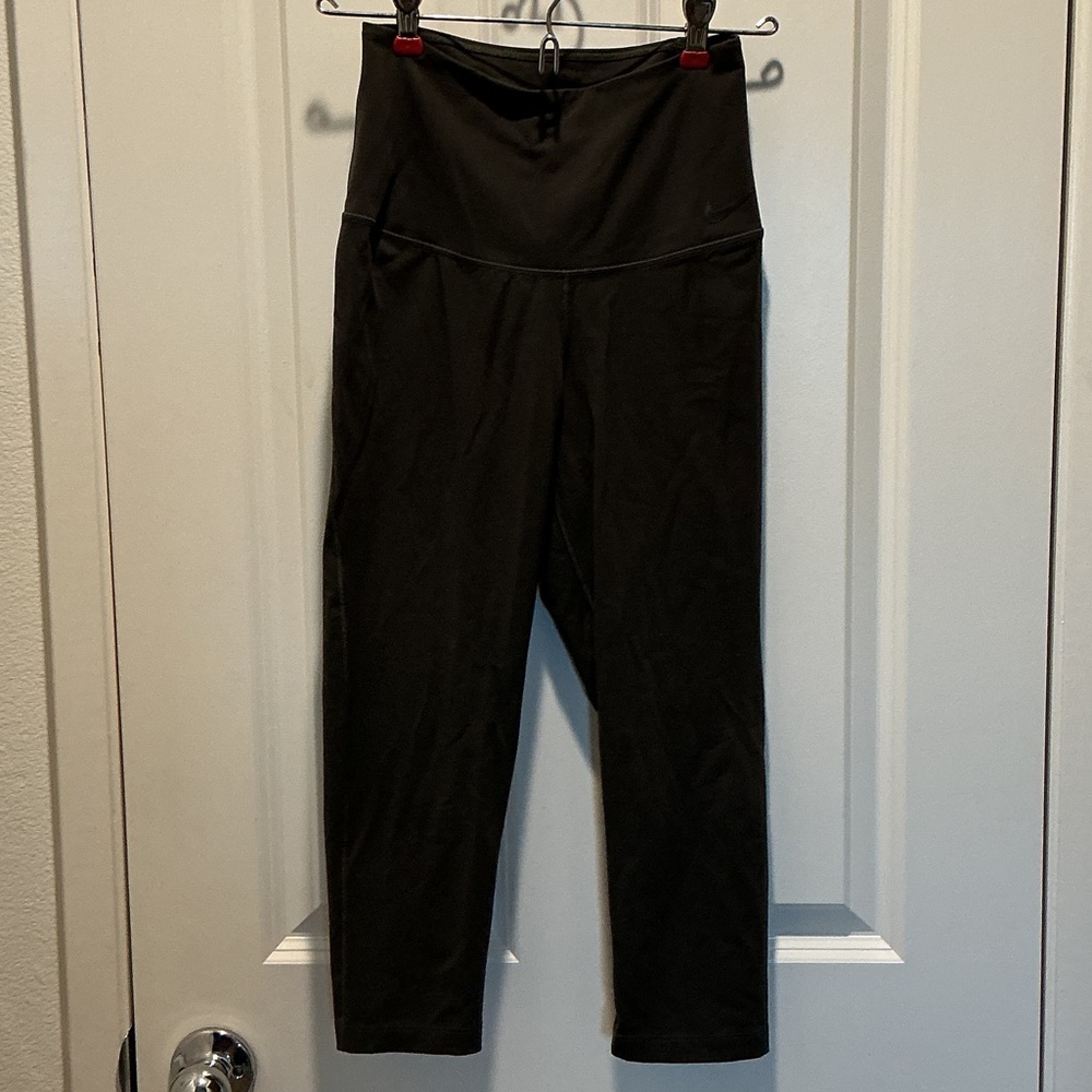 EUC Nike Dri-Fit High Waisted Capris